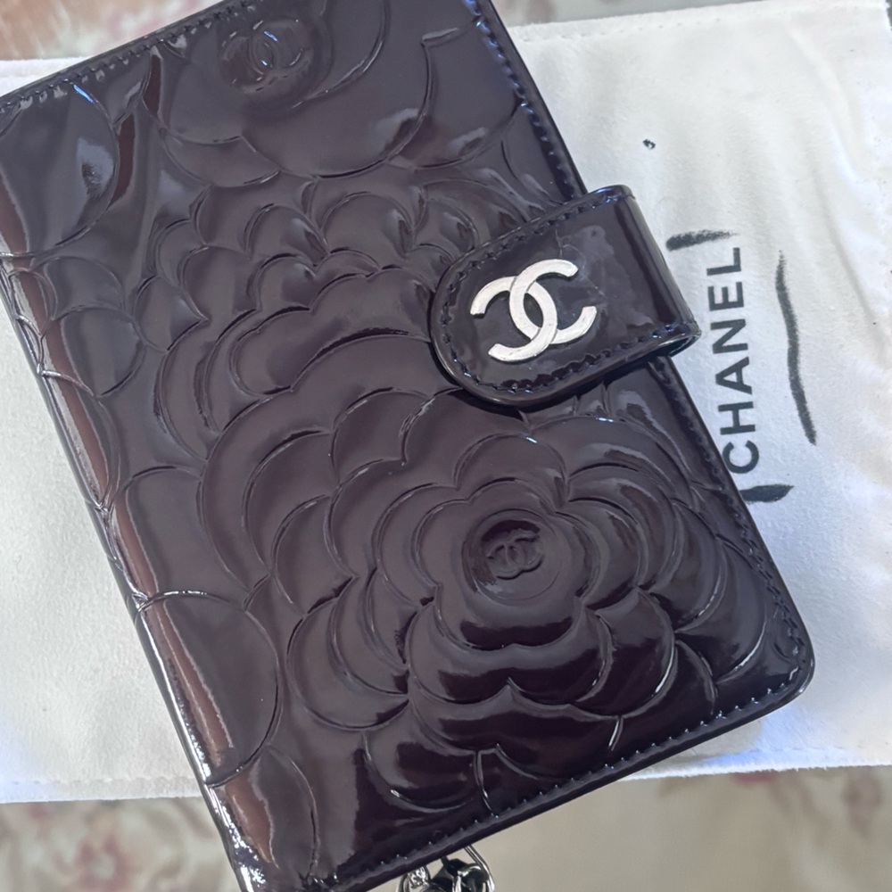 Authentic Chanel Bordeaux Camelia Patent leather wallet with Dusty